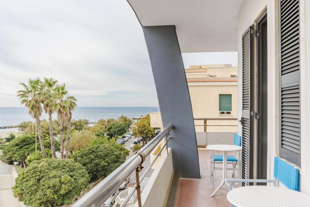 Hotel Riviera Άντζιο Εξωτερικό φωτογραφία