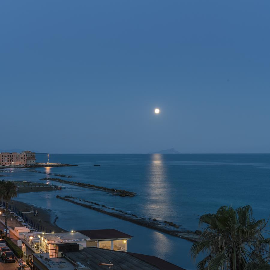 Hotel Riviera Άντζιο Εξωτερικό φωτογραφία