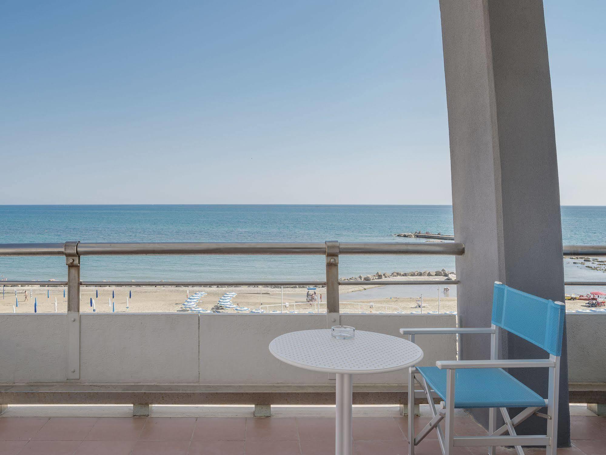 Hotel Riviera Άντζιο Εξωτερικό φωτογραφία