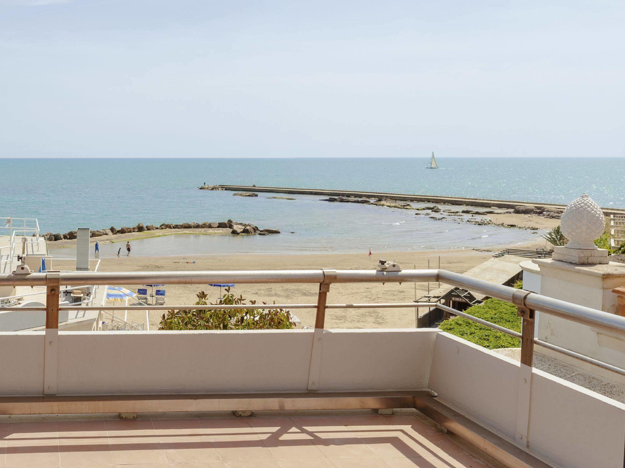 Hotel Riviera Άντζιο Εξωτερικό φωτογραφία